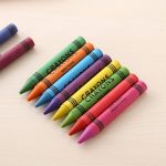 Crayones de cera escolares en caja - 12 unidades de colores diferentes