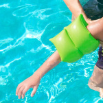 Bracitos flotadores inflables para niños - Image 2