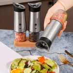 Pimentero Molinillo Recargable Eléctrico Usb Cocina Sw-216a – imagen de uso