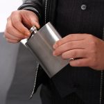 Petaca Acero Whisky 200cc + Dosificador Botella + 2 Chupitos - Image 4