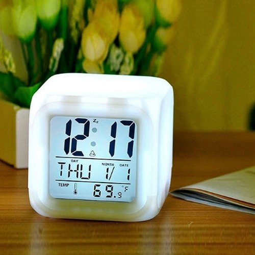 Reloj despertador digital con luz LED y temperatura - Image 3
