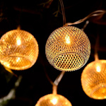 Guirnalda LED bolas cálidas de metal con panel solar 7103 – zoom detalle