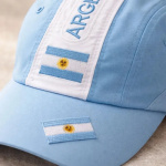Pack X12 Gorras Bordada De Argentina Visera Gastada Zle2301 Celeste Y Blanco Un Argentina - Imagen 3