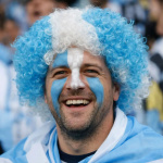 Vuvuzela Argentina Wcf05 + Peluca Rulos Hinchada Yjo834 – vista superior