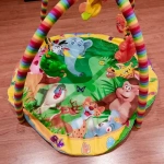 Alfombra lúdica infantil con animales colgantes - Image 6