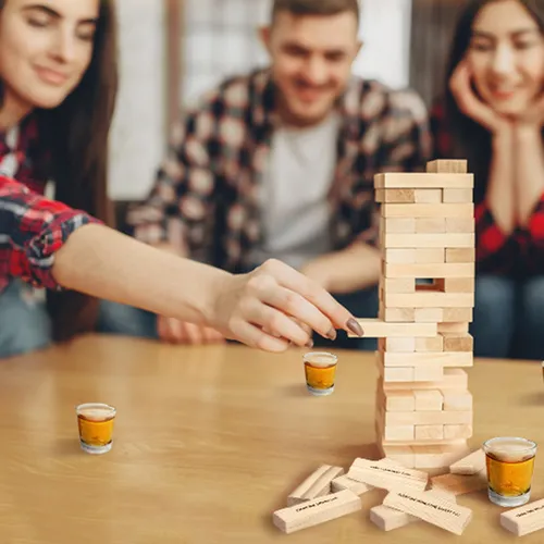 Juego de mesa yenga + 4 vasos shot - Image 4