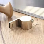 Pack X 24 silbatos de árbitro plateados con correa - Image 4