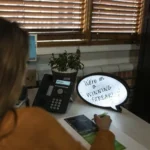 Pizarra Led Con Forma Burbuja De Dialogo A Pilas 21x15 Cm - Imagen 5