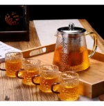 Tetera moderna de vidrio 900 ml con infusor Mt09047 – imagen de uso