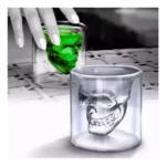 Vaso Calavera Cristal De Vidrio Grande Doomed Whisky – imagen de uso