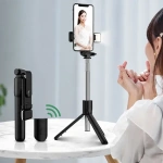 Palo Selfie Tripode Celular Bluetooth Con Luz Flash R1s – imagen de uso