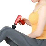 Mini pistola masajeadora inalámbrica rehabilitación muscular – vista posterior